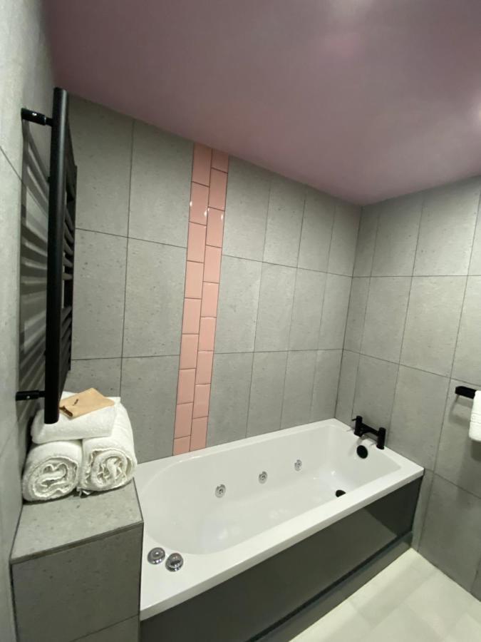 Aaron Wise - 51 Fitzhamon Apartments 카디프 외부 사진